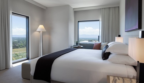 Premium Room, 1 King Bed, Mountain View, Corner