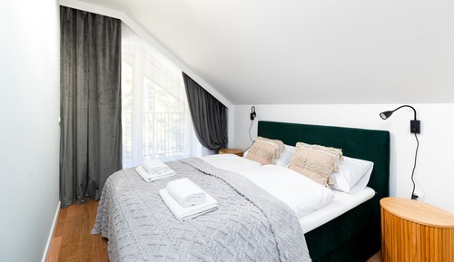 Apartment (308)