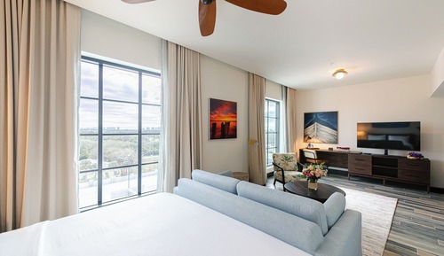 Deluxe Studio, 1 King Bed, Balcony, River View