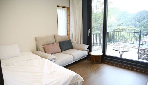 Elsa's House 1F