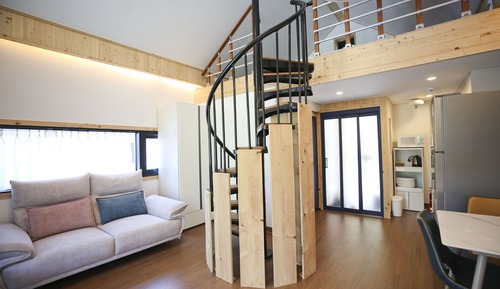 Charlie's House 2F