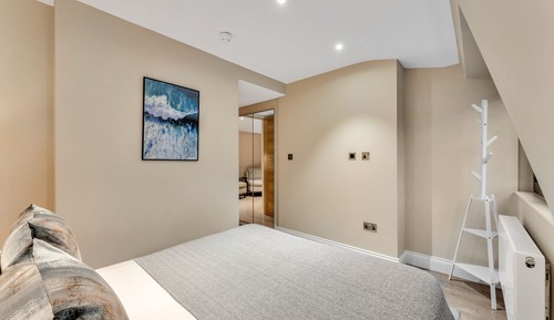 One Bedroom Apartment For 2 People