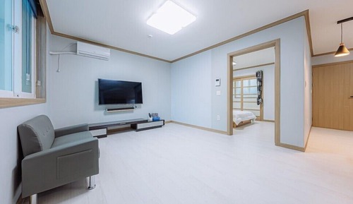 Room (Room 101)