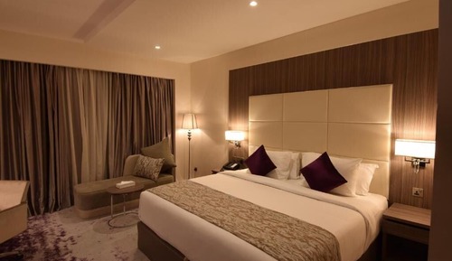 Business Suite, 1 King Bed