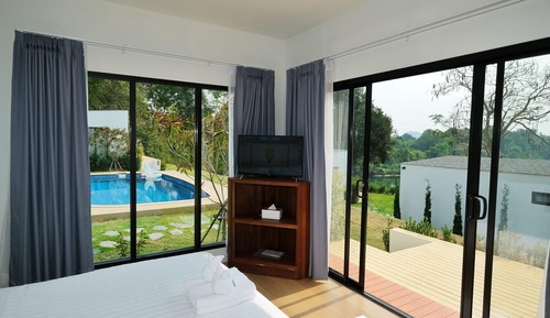 Deluxe Room, Patio, Pool View