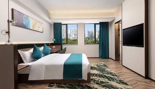 Deluxe Room, 1 King Bed, Non Smoking, City View