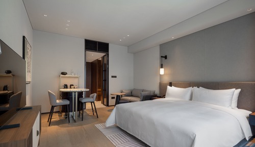 Deluxe King Room