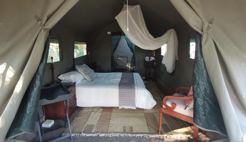 Deluxe Tent, Lake View