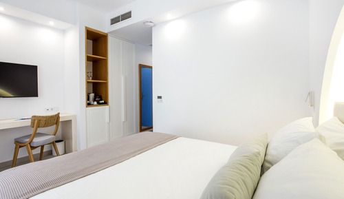 Standard Room, 1 Queen Bed, Non Smoking, Garden View