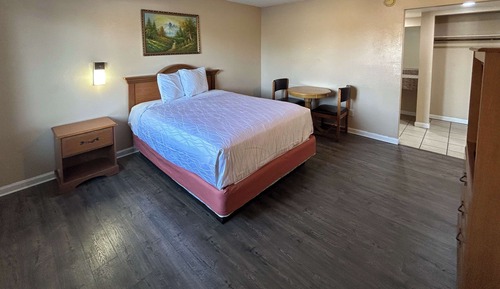 Standard Room, 1 King Bed, Non Smoking, Refrigerator & Microwave
