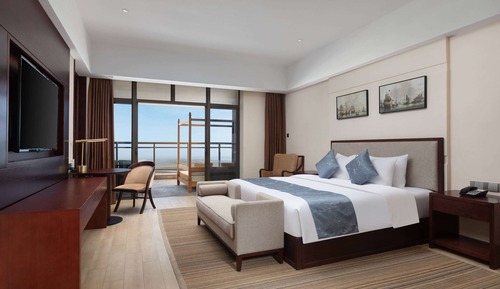 Suite, 1 King Bed, Non Smoking (270° Sea View)