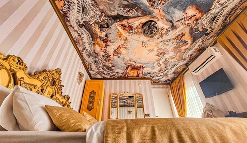 Sorrento 1 Queen Bed, Balcony