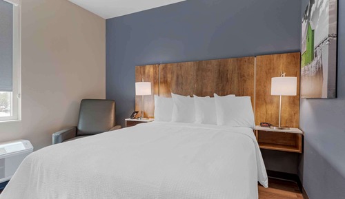 Standard Studio, 1 Queen Bed, Non Smoking, Refrigerator & Microwave