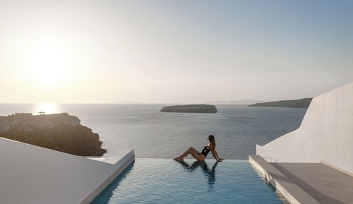 Deluxe Cliffside Suite with Private Infinity Pool & Heated Outdoor Jetted Tub - Caldera View