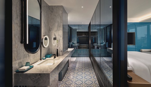 Suite, 1 King Bed, Lake View