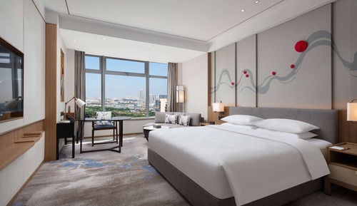 Deluxe Room, 1 King Bed, Smoking, City View