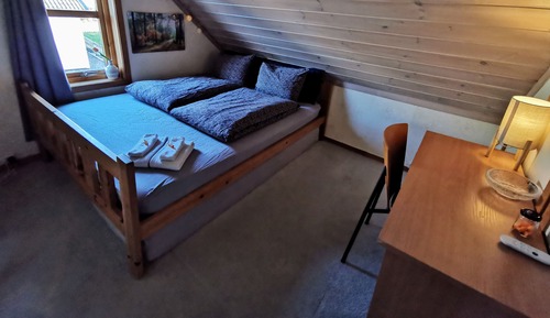 Basic Room, 1 Queen Bed