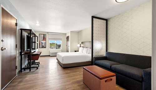 Single Room, 1 King Bed, Accessible, Non Smoking (Accessible Tub)