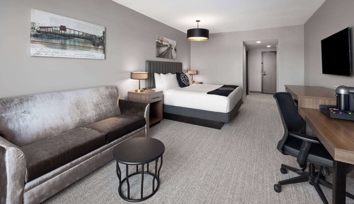 Room, 1 King Bed, Non Smoking, River View
