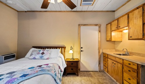 Traditional Room, Multiple Beds, Poolside