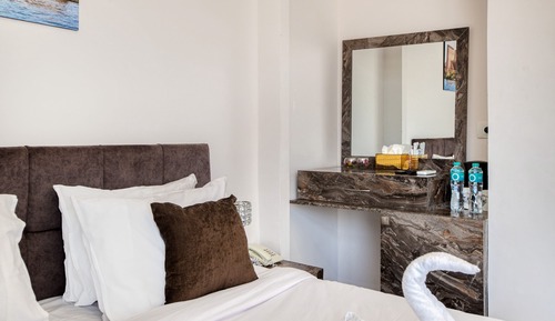 Suite with Pyramids View