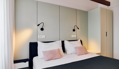 One-bedroom apartment with balcony