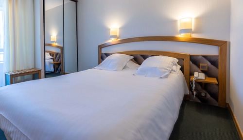 Comfort Room, 1 Queen Bed, Non Smoking, Balcony
