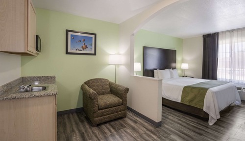 Suite, 1 King Bed, Accessible, Non Smoking