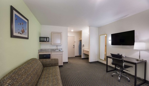 Suite, 1 King Bed with Sofa bed, Non Smoking