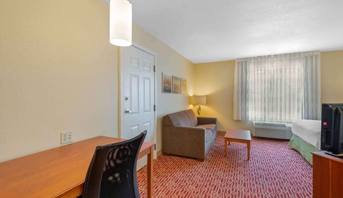 Deluxe Studio, 1 Queen Bed, Non Smoking, Refrigerator & Microwave