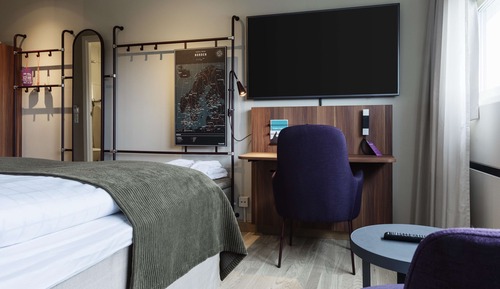 Superior Room (Queen, Extra)