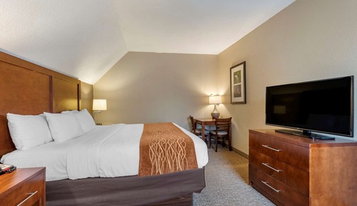 1 King Bed, 2 room suite, Jetted Tub