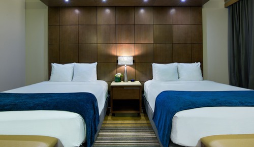 Deluxe 2 Queen Suite
