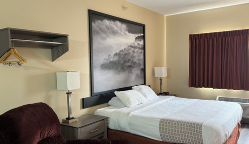 Standard Room, 1 King Bed