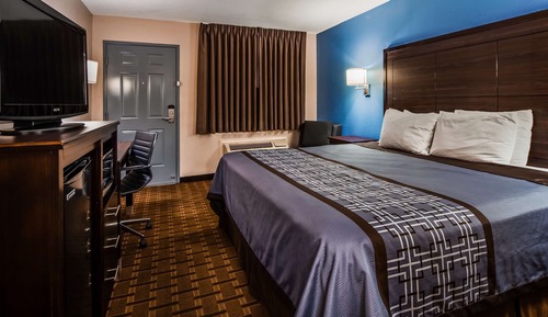 Standard Room, 1 King Bed, Accessible, Bathtub