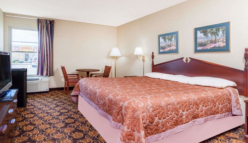 Standard Room, 1 King Bed, Accessible