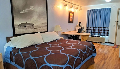 1 King Bed, Business Room, First Floor, Non-Smoking