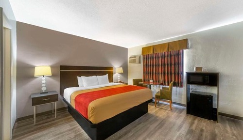 Standard Room, 1 King Bed