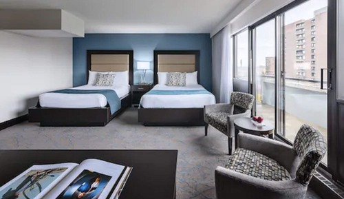 Bachelor Suite 2 Queen Bed