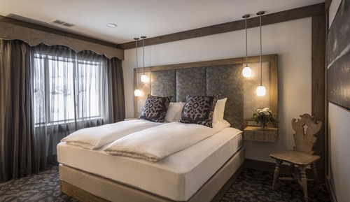 Room, 1 King Bed (Chalet Edelweiss)