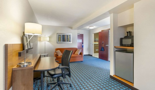 Standard Room, 1 King Bed, Non Smoking, Jetted Tub