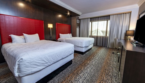 Deluxe Room, 2 Queen Beds, Smoking