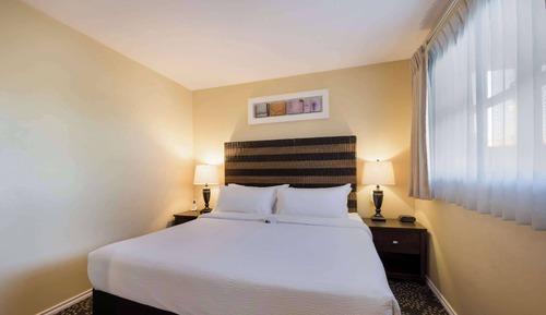 Suite, 1 King Bed with Sofa bed, Non Smoking