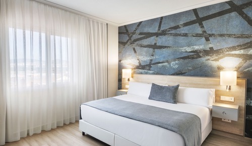 Double Room Single Use (with Free Airport Transfer)