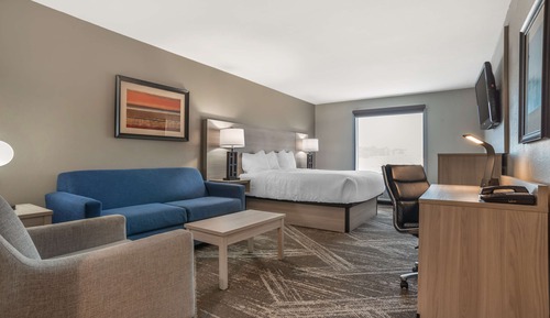 Suite, 1 King Bed, Accessible, Bathtub