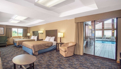 Deluxe Studio Suite, 2 Queen Beds, Non Smoking, Pool View
