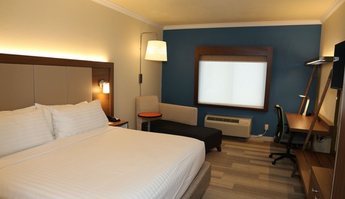 Standard Room, 1 King Bed, Accessible, Non Smoking (Communications)