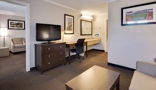 Business Suite, 1 King Bed with Sofa bed, Non Smoking, Refrigerator & Microwave (with Sofabed)