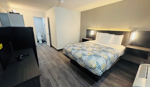 Standard Room, 1 Queen Bed, Non Smoking