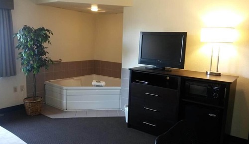 Studio Suite, 1 King Bed with Sofa bed, Non Smoking (Jetted Tub)